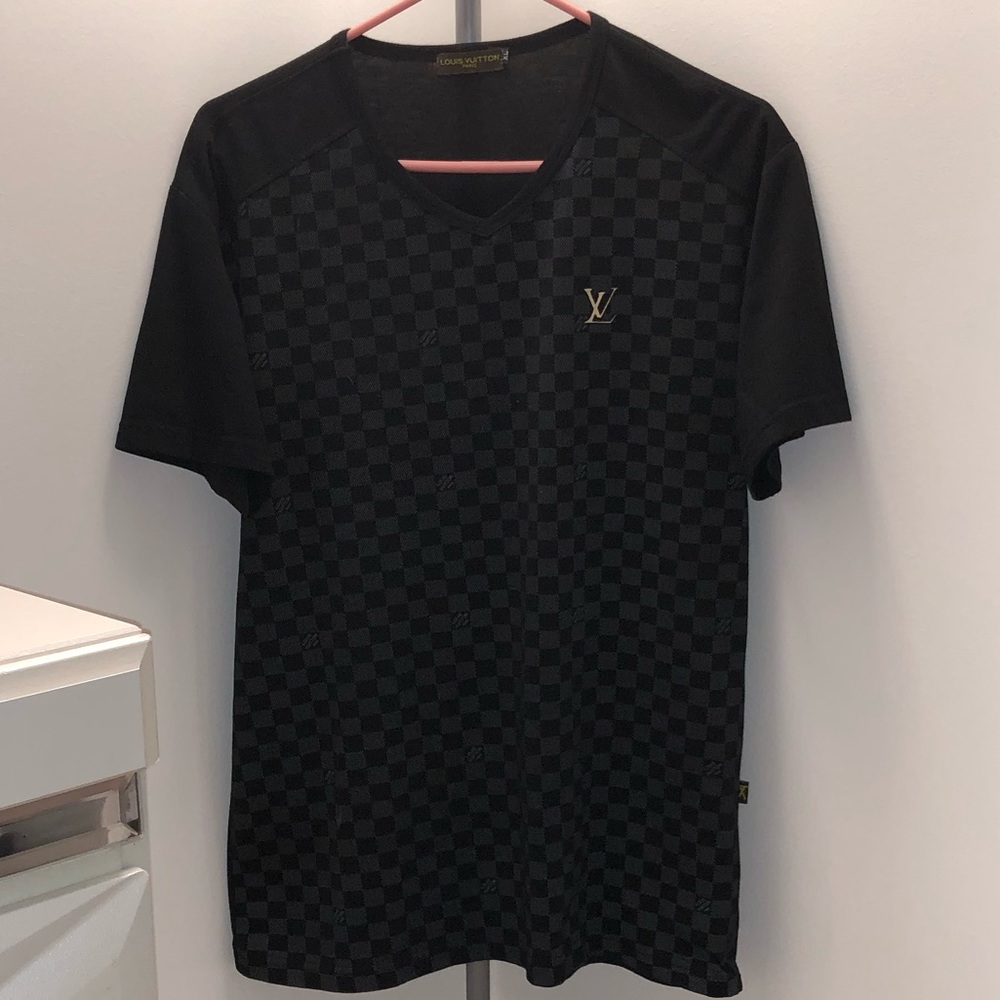 Men’s Louis Vuitton checkered tee